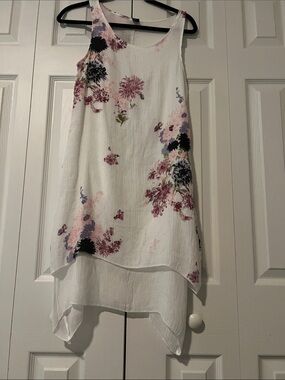 White Floral Sleeveless Handkerchief Hem Tunic